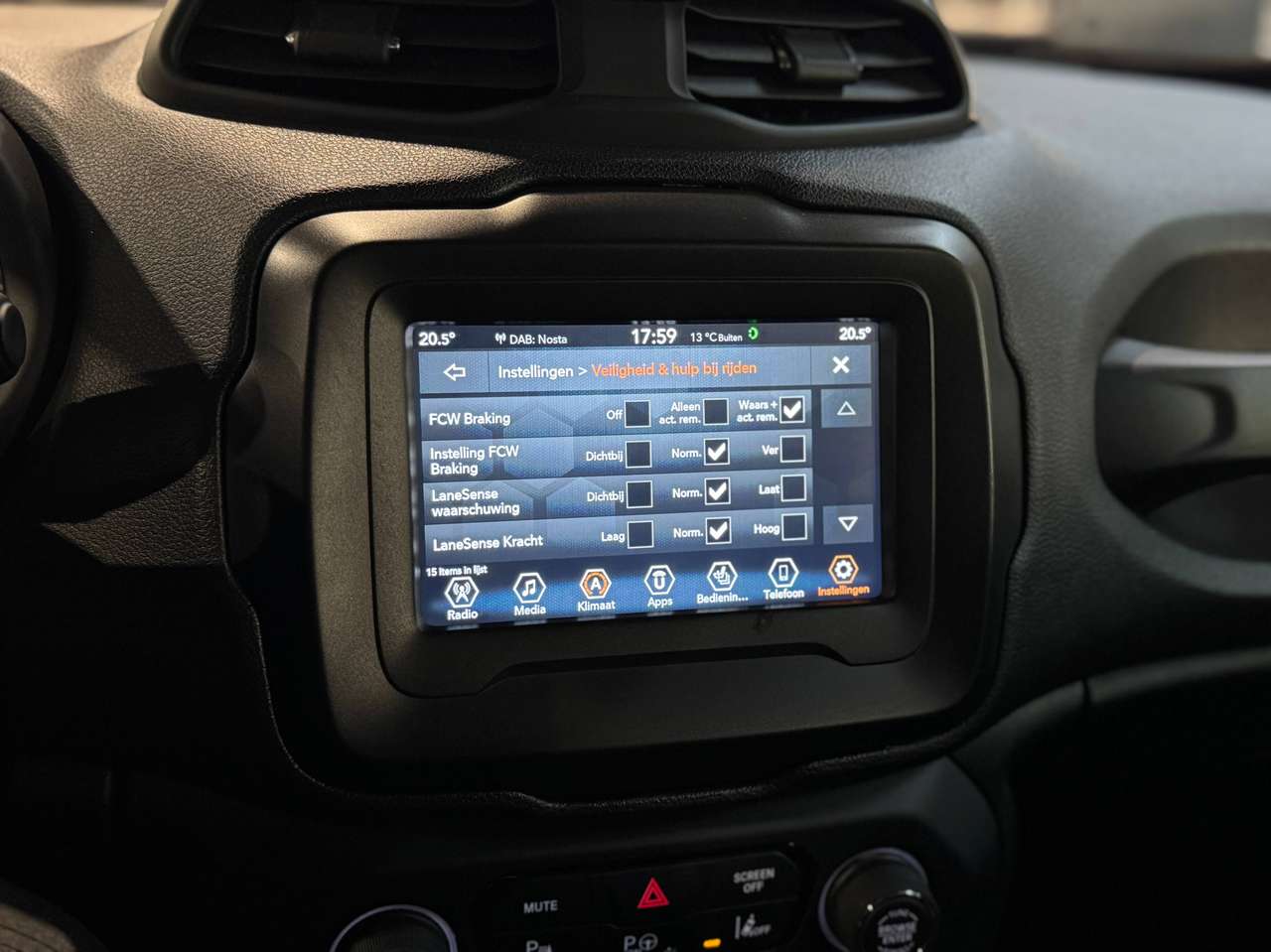 Jeep Renegade 1.0 T3 Limited — foto 14 van 17