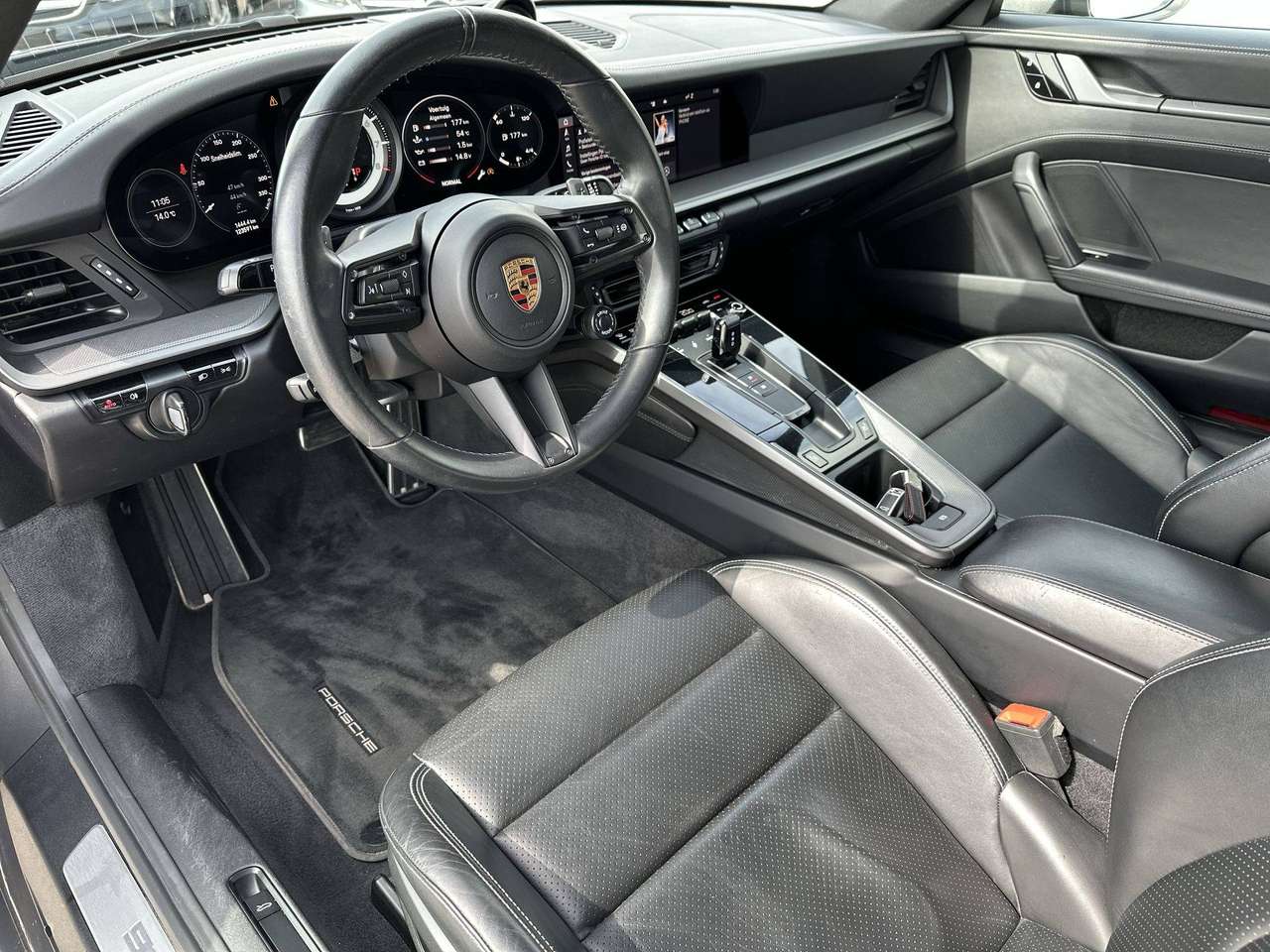 Porsche 992 CARRERA 2 Sportuitlaat Volleder 21" Sportdesign skirts — foto 11 van 13
