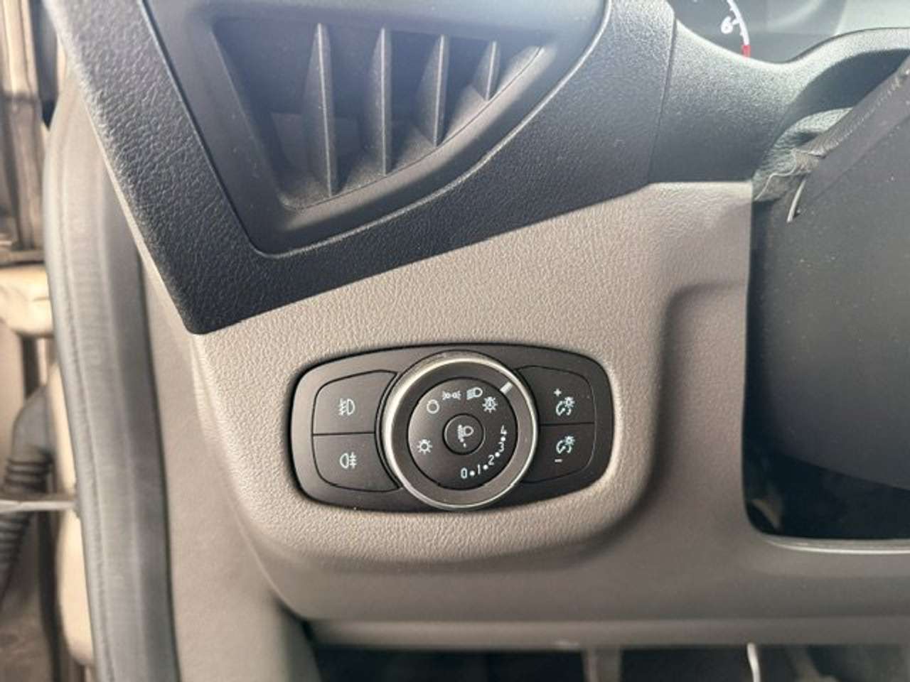 Ford Tourneo Connect TITANIUM BENZINE NAVIGATIE — foto 24 van 24