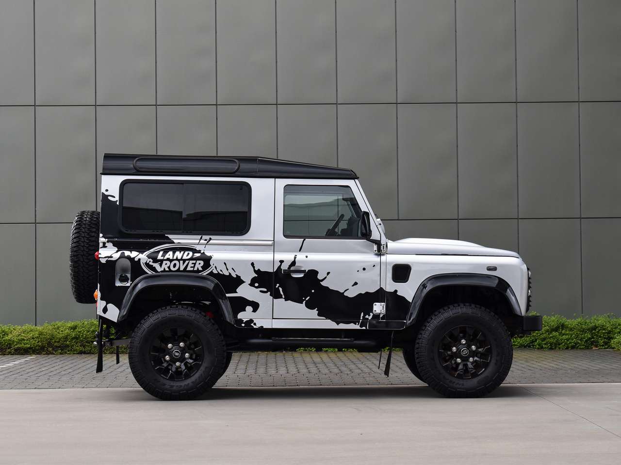 Land Rover Defender 90  2.2TD4 - "Eastnor Edition" — foto 6 van 25
