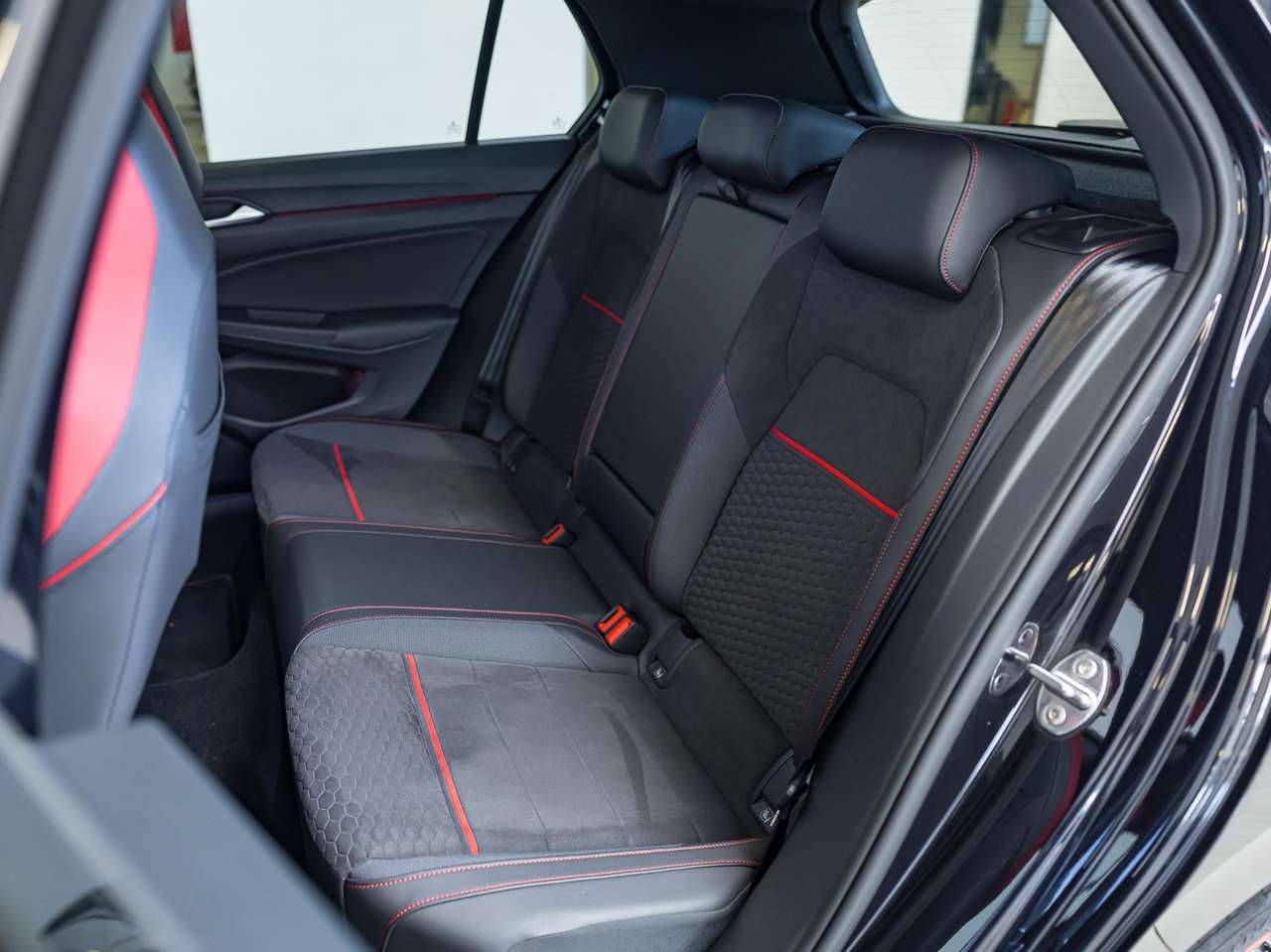 Volkswagen Golf GTI 45Y-EDITION|CLUBSPORT|AKRAPOVIC|PANO|IQLIGHTS|ALCANTARA|KEYLESS|GARANTIE — foto 18 van 25