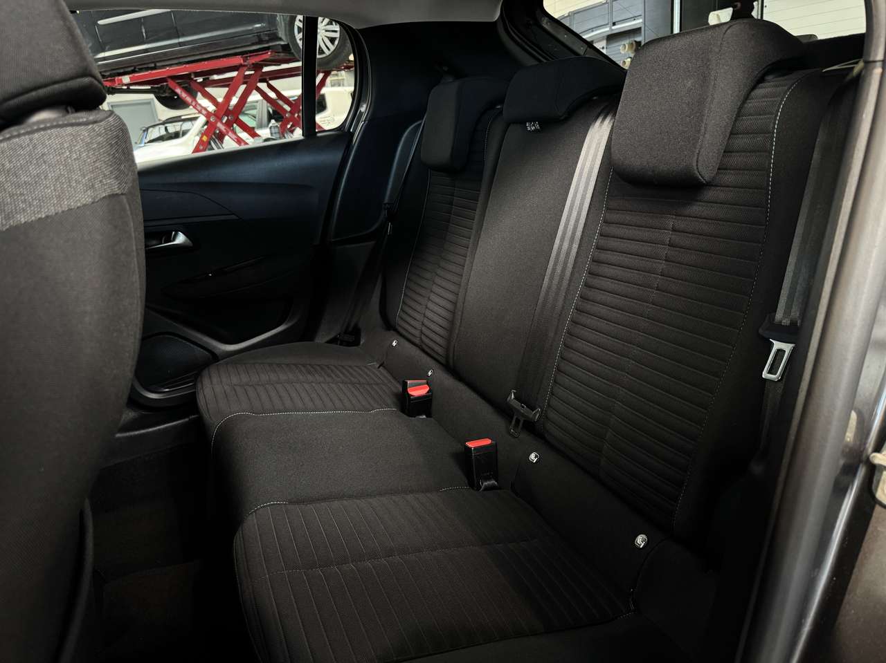 Peugeot 208 1.2i PureTech Style — foto 7 van 16
