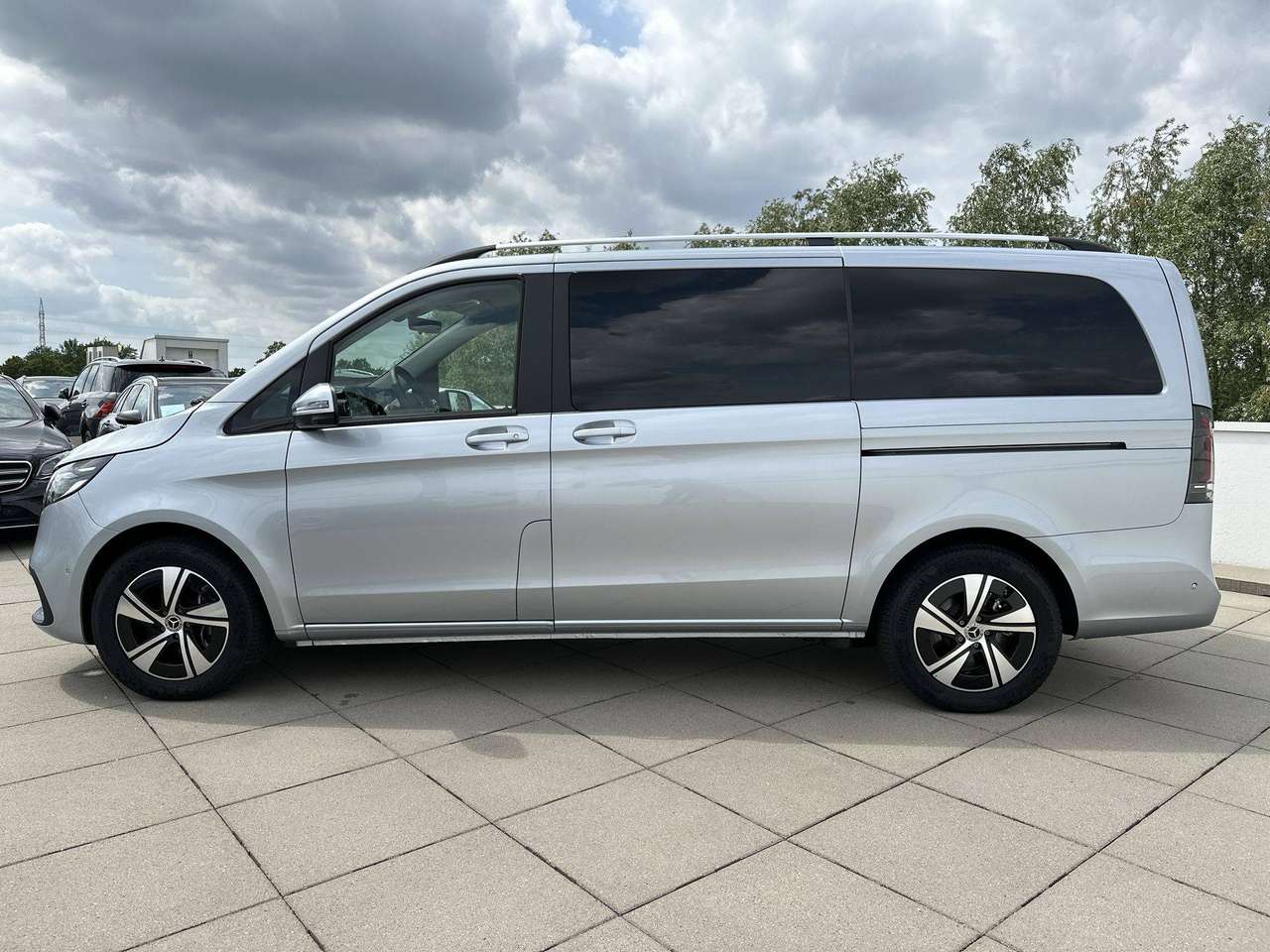 Mercedes-Benz V 300 benzine Style L2  Nieuw model Geheel lederen interieur Navi Burmester — foto 4 van 19