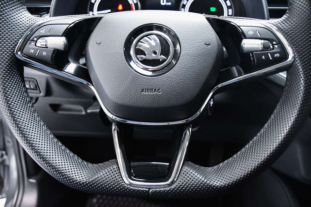 Skoda Kamiq Kamiq 1.0 TSI Ambition DSG - NAVI SMARTLINK / PDC — foto 15 van 17