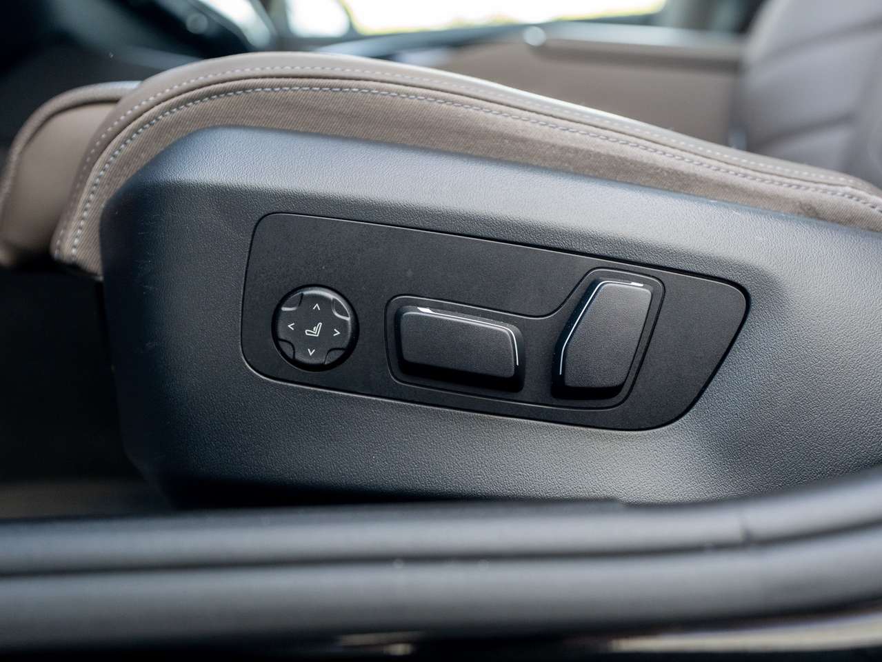 BMW i5 i5 Touring 83.9 kW eDrive40 - ACC/PANORAMA/TREKHAAK/HEAD-UP/KEYLESS/ZETELKOELING/360 CAMERA/HARMAN KARDON SOUND SYSTEM — foto 22 van 25
