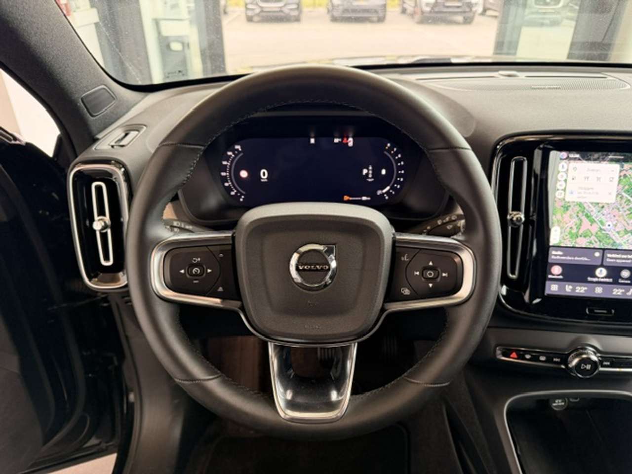 Volvo XC40 PLUS DARK BLACK EDITION  B3 HYBRIDE MHEV — foto 11 van 22