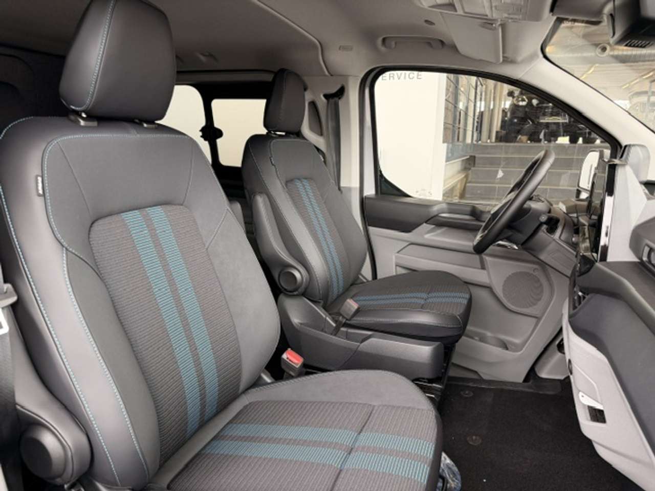 Ford Transit Custom MULTI-USE L2 SPORT PHEV 5 ZIT NIEUW OKM 45400+BTW — foto 10 van 23