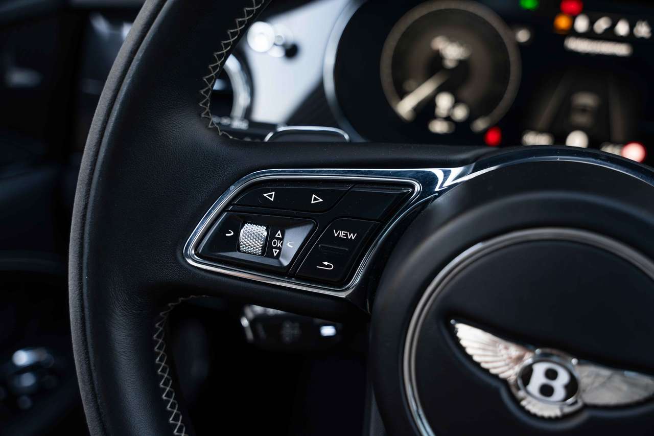 Bentley Bentayga 4.0 V8 S Black Edition MATRIX/PANO/NAIM/HUD/ACC/360°/NIGHTVISION — foto 16 van 25