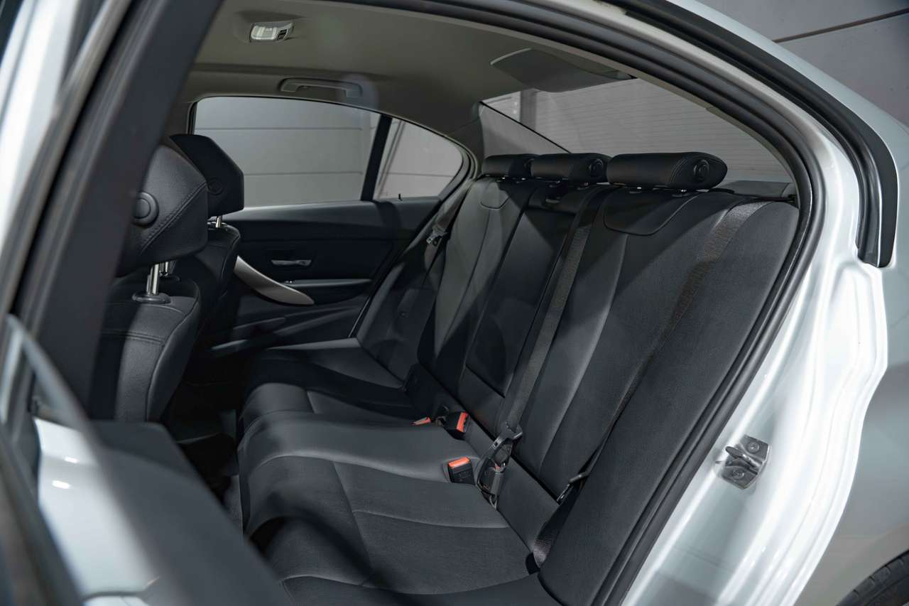 BMW 330 LED*AUTOMAAT*LEER* — foto 19 van 25