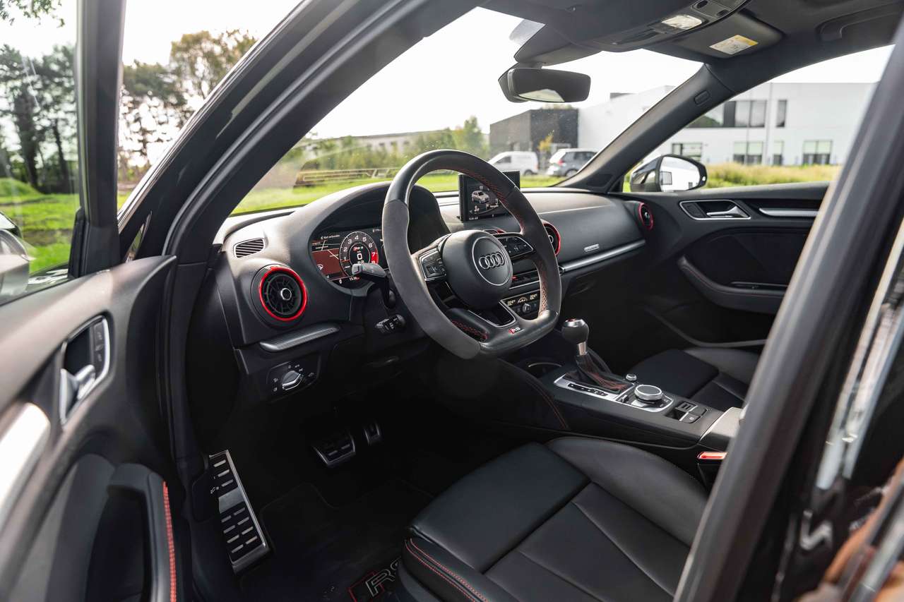 Audi RS3 RS SEAT*PANO*LED*QUATTRO* — foto 18 van 25