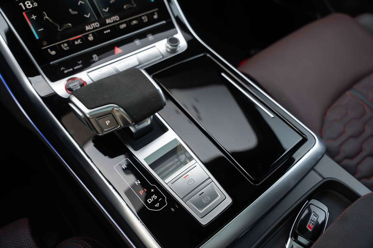 Audi RS Q8 Performance MATRIX/4-WIELSTURING/CERAMIC/PANO/HUD/SOFTCLOSE/B&O — foto 18 van 25