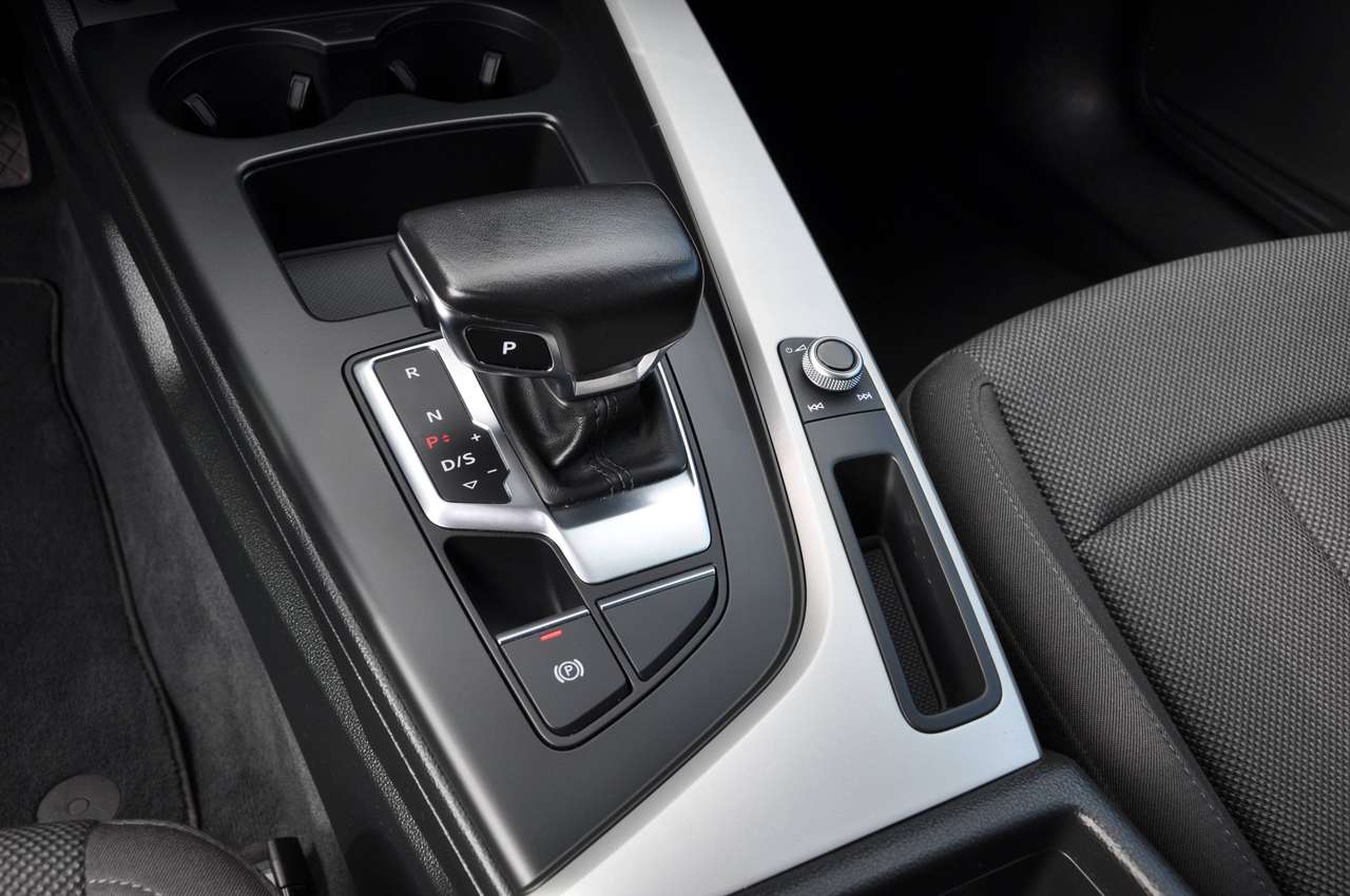 Audi A4 35 TFSI Business Edition "Attraction" S-tronic "Automaat" Benzine mild hybride — foto 13 van 15