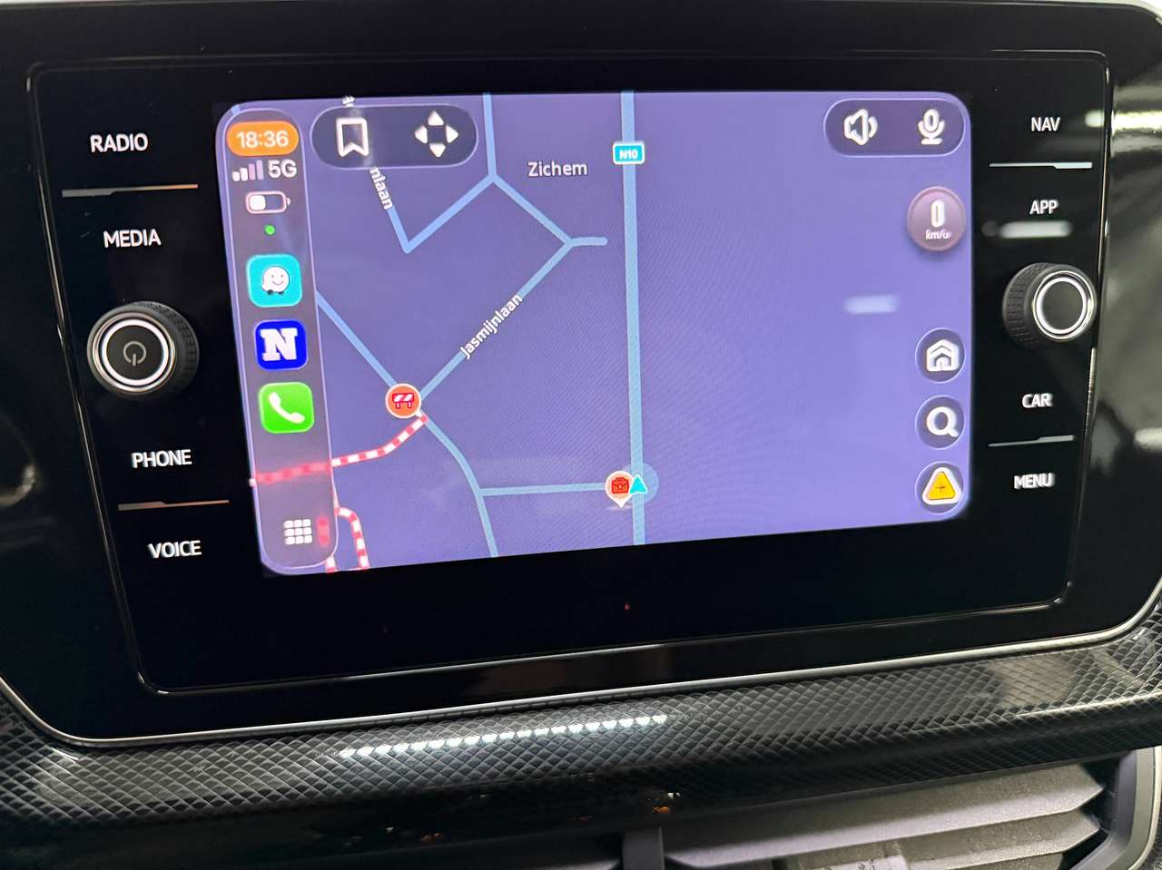 Volkswagen T-Cross T-Cross 1.0 TSI R-Line CAMERA*LED*ACC*DAB*CARPLAY*PDC*AC2Zone — foto 19 van 25