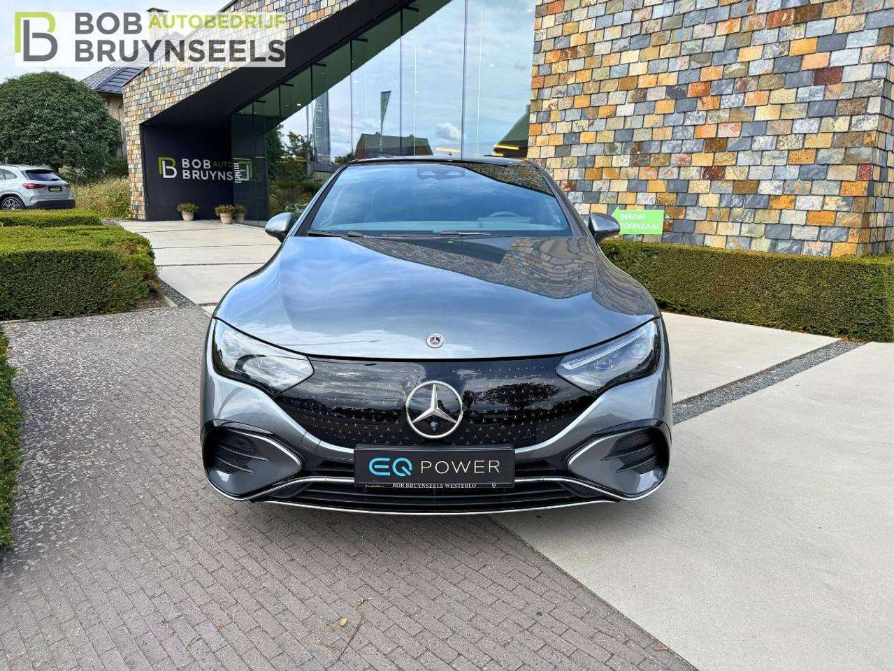 Mercedes-Benz EQE 300 Amg line - Digital light – Panormadak – Trekhaak – Burmester Sound System – Memorypack – Distronic – 360°camera – Head Up — foto 4 van 25