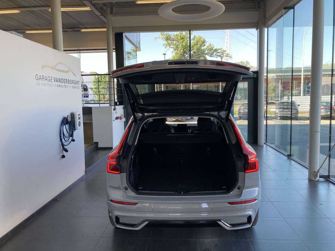 Volvo XC60 PLUS DARK T6 PHEV AWD AUTOMAAT PANO DAK 19000KM!!! — foto 6 van 22