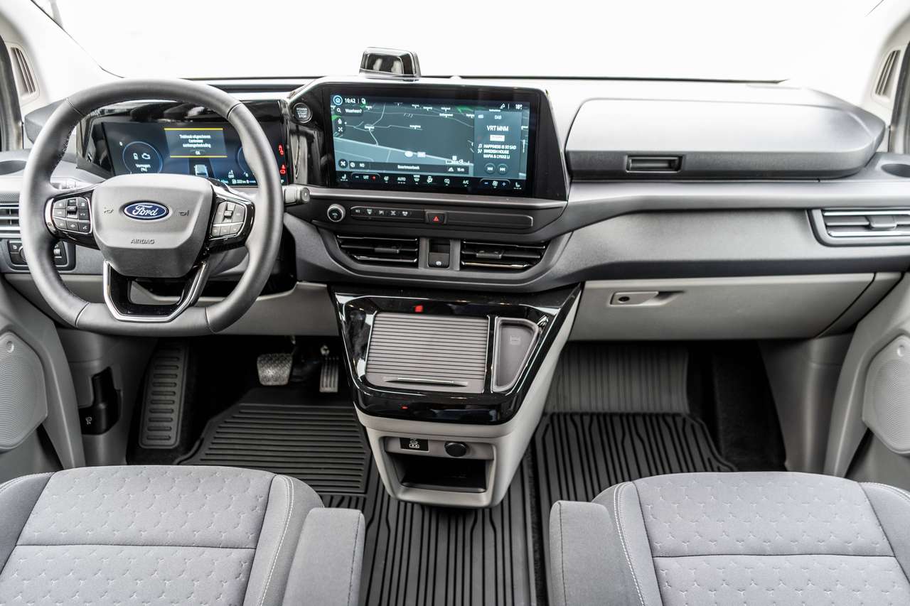 Ford Transit Custom 2.5 PHEV Limited DC L2 5pl.- Trekhaak / 360° Camera - 42.800ex — foto 10 van 16