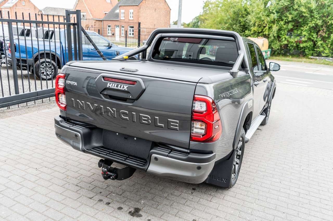 Toyota Hilux 2.8 D4D MHEV Invincible - Trekhaak / Roll cover - 50.300 excl — foto 6 van 17