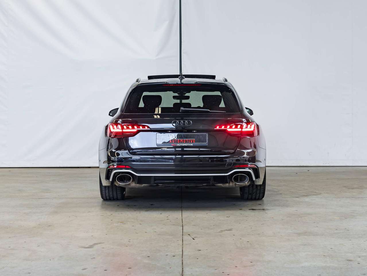 Audi RS4 QUATTRO|CERAMIC|CARBON|360°|B&O|PANO|ALCANTARA| — foto 4 van 25