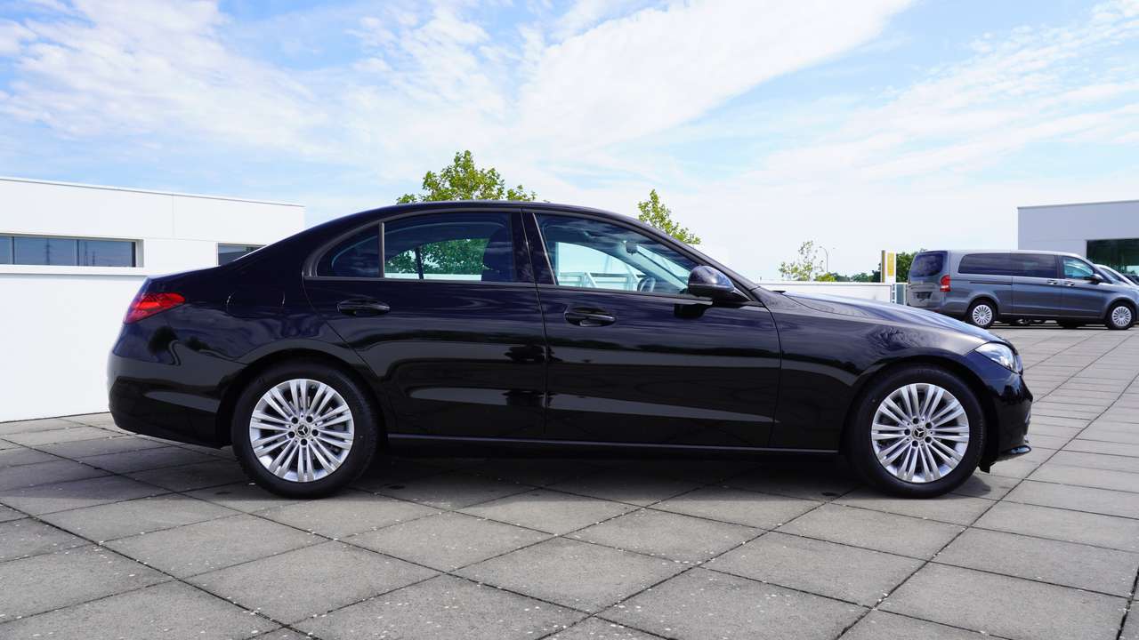 Mercedes-Benz C 180 MBUX/17" 10 DUBBELSPAAKS/ACT. SPOORASSIST — foto 2 van 18