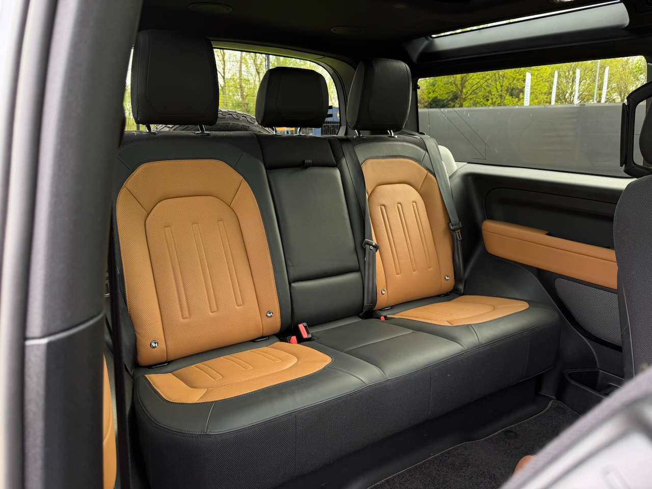 Land Rover Defender D300 KAHN PANO MERIDIAN 360°CAM VERWAMD EN GEVENTILEERD LEDER — foto 7 van 20