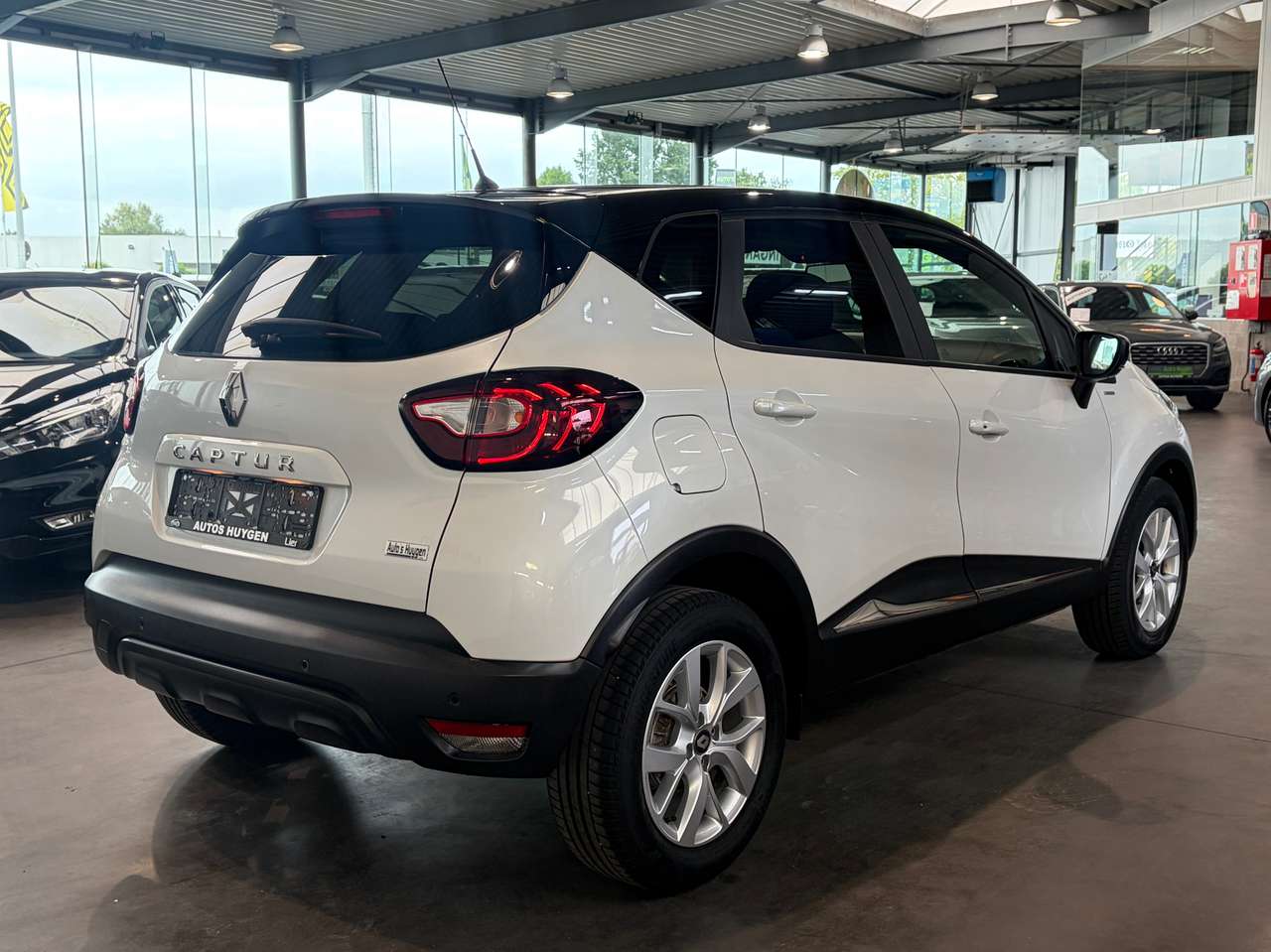 Renault Captur Limited | Apple CarPlay | Cruise Control — foto 2 van 15