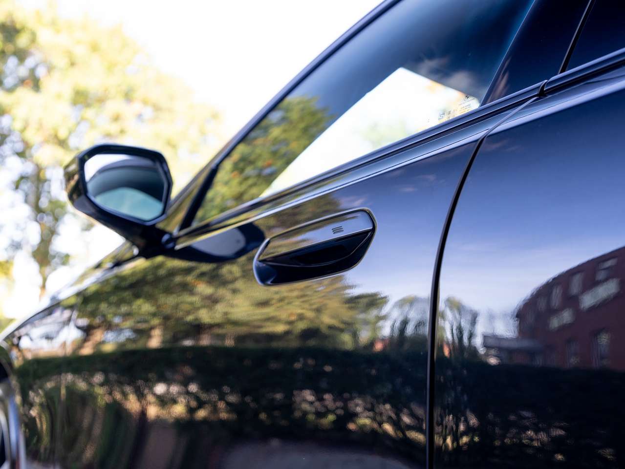 BMW i5 i5 Touring 83.9 kW eDrive40 - ACC/PANORAMA/TREKHAAK/HEAD-UP/KEYLESS/ZETELKOELING/360 CAMERA/HARMAN KARDON SOUND SYSTEM — foto 12 van 25