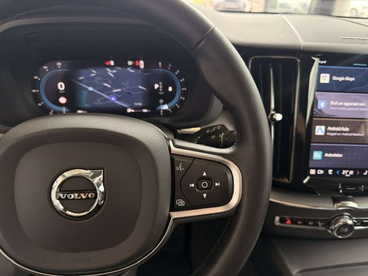 Volvo XC60 PLUS DARK B5  AWD AUTOMAAT +TAL VAN OPTIES — foto 19 van 22