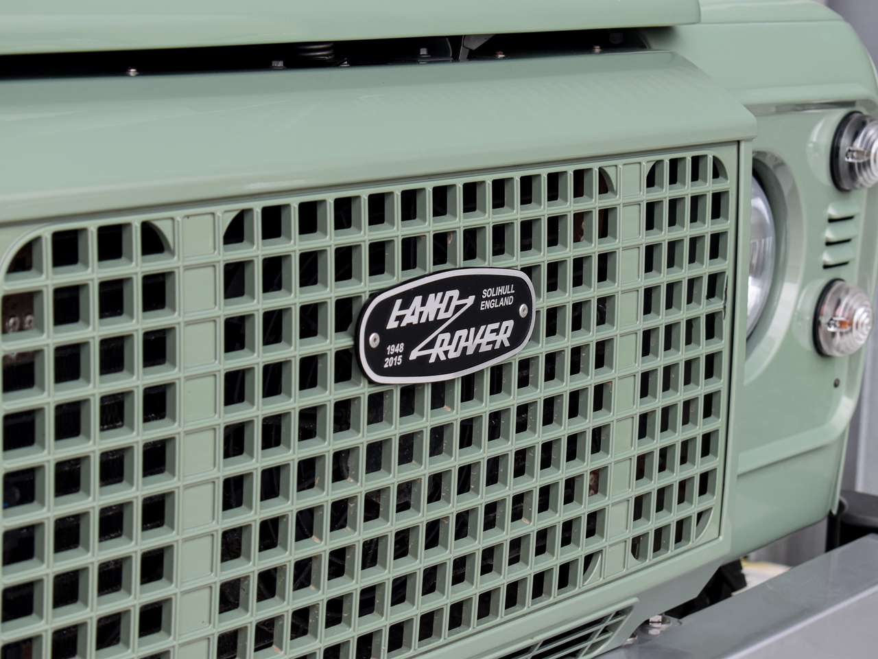 Land Rover Defender 110 2.2 TD4 - "Heritage Edition" — foto 20 van 25