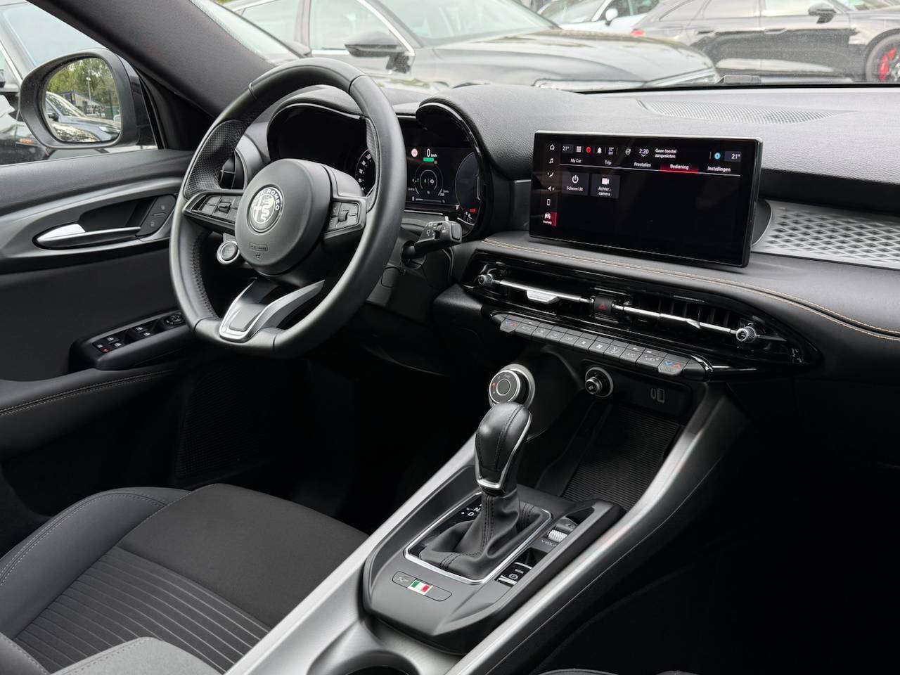 Alfa Romeo Tonale MHEV SPRINT APPLE CARPLAY ADAPTIVE CRUISE KEYLESS ENTRY — foto 5 van 17