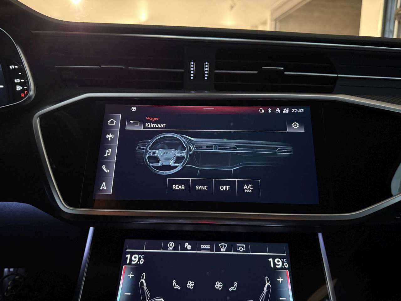 Audi A6 45TFSI 265PK QUATTRO * KLEUR EXCLUSIVE ULTRA BLAUW PAREL * BLACK PACK * 3X S-LINE * CAMERA * LED * TREKHAAK * 21" * — foto 6 van 24