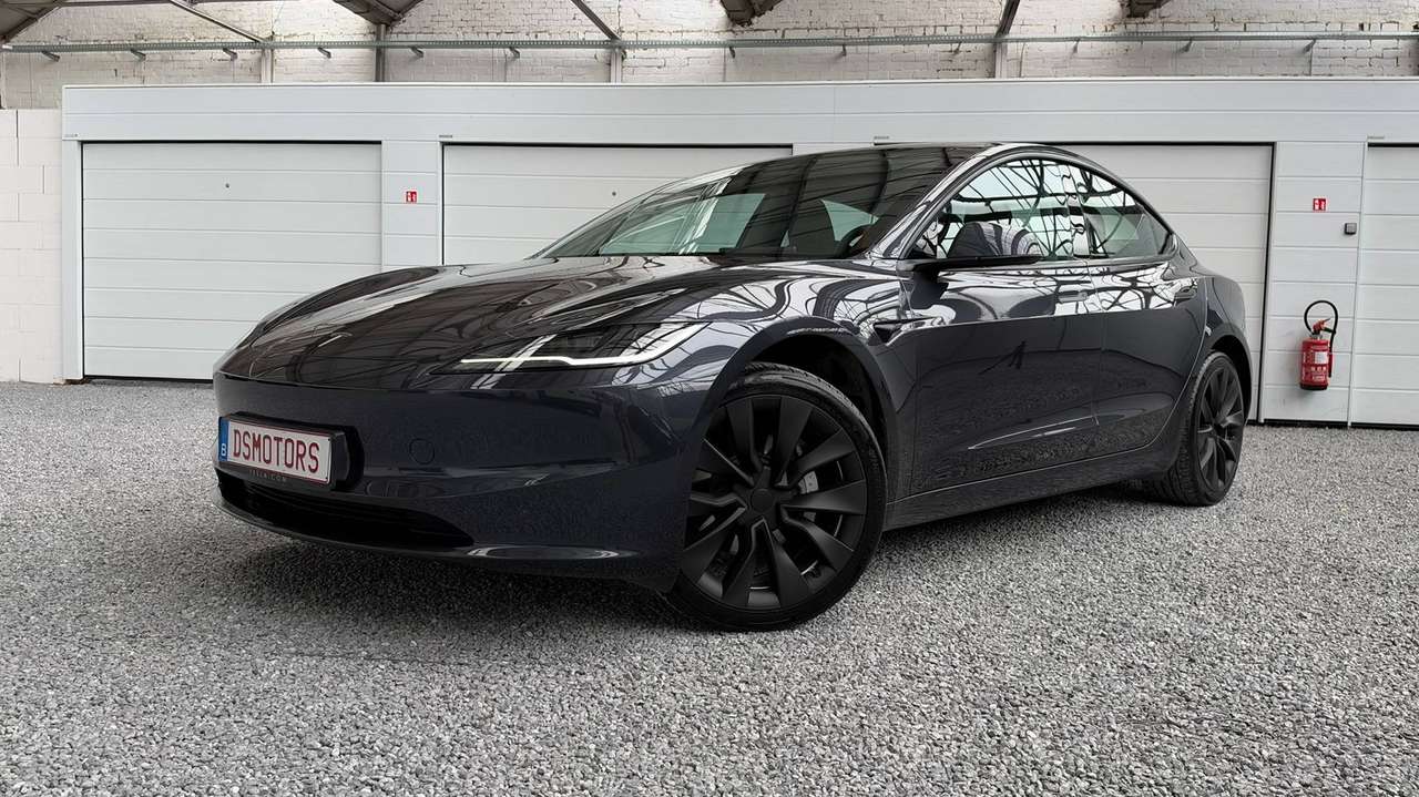 Tesla Model 3 RWD | Premium versie | Stealth Grey | 19" Nova velgen | HW4 — foto 2 van 25