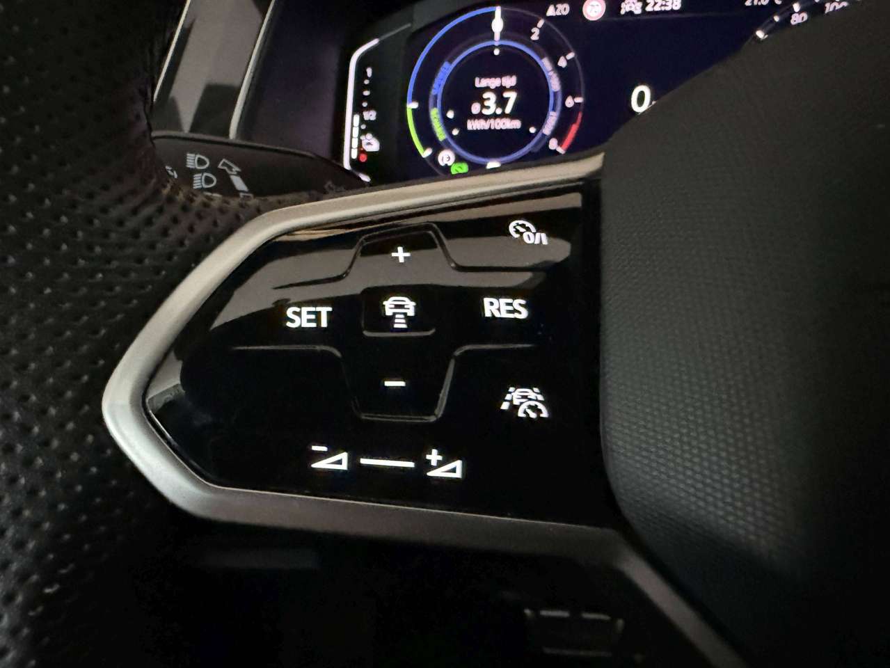 Volkswagen Tiguan 245PK PLUG IN * R-LINE * ALCANTARA * CAMERA * LED * KEY LESS * 20" BLACK R VELGEN * VIRTUAL COCKPIT * BLACK PACK — foto 19 van 22