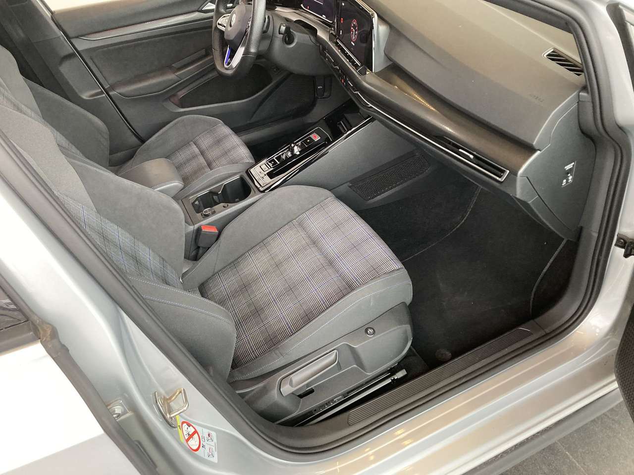 Volkswagen Golf GTE GTE PLUG-IN HYBRD AUTOMAAT+PANO DAK — foto 8 van 20
