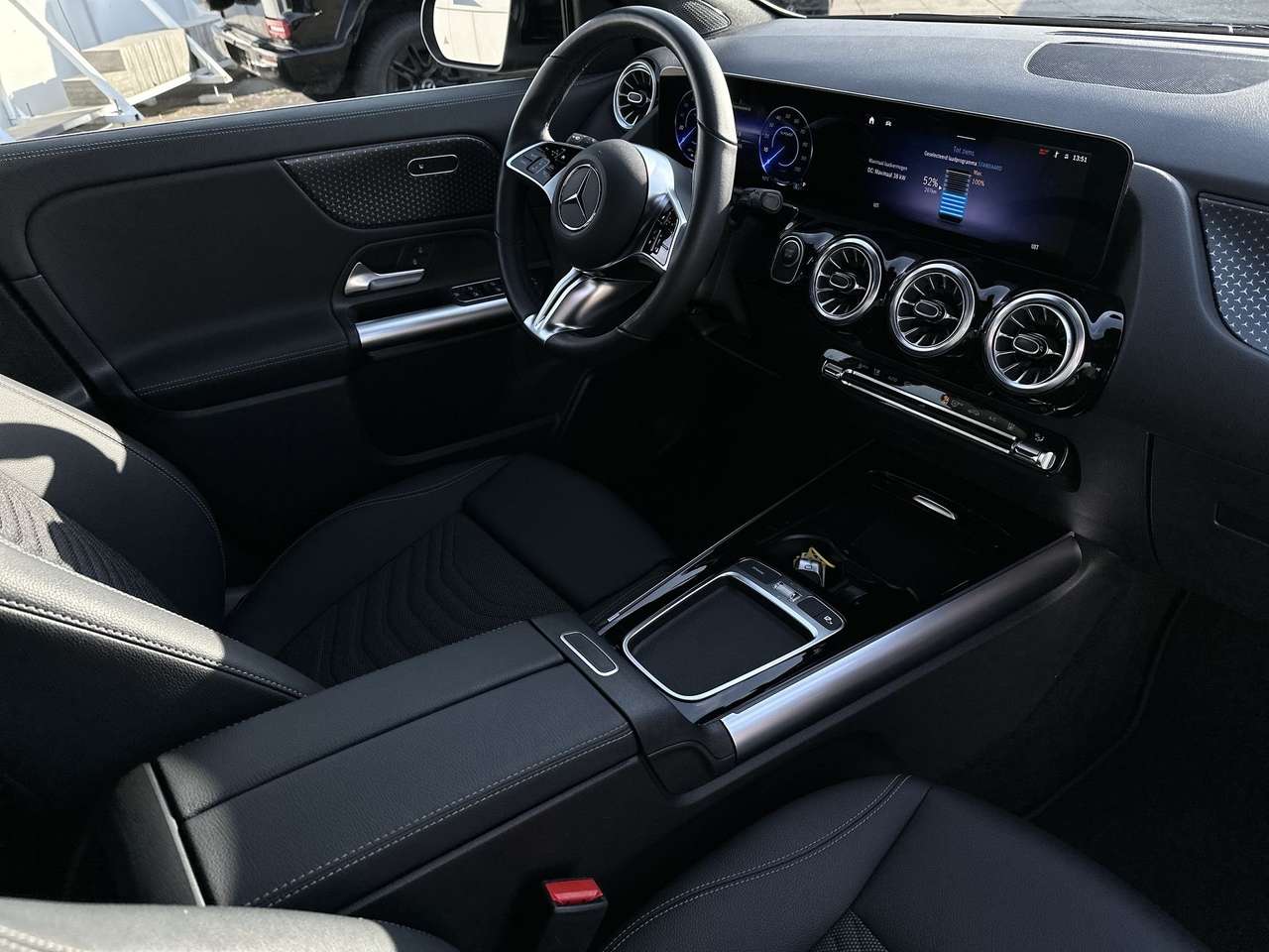 Mercedes-Benz EQA 300 EQA 300 4M Progressive 18" Camera Advanced — foto 14 van 14