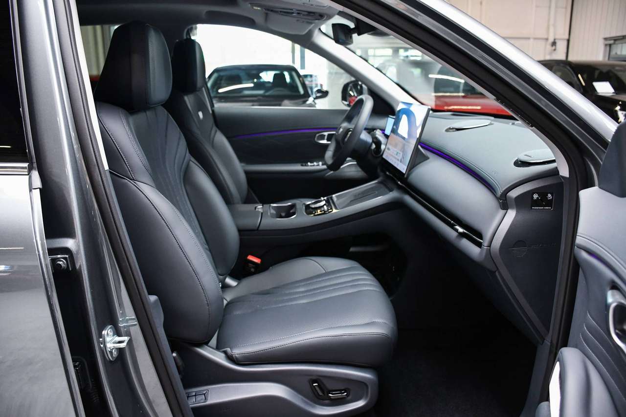 Geely Starray EM-i Pro+ 83km NIEUW - NAVIGATIE / OPEN PANO-DAK / LEDER / CAMERA / ACC / BLIS / PDC — foto 7 van 22