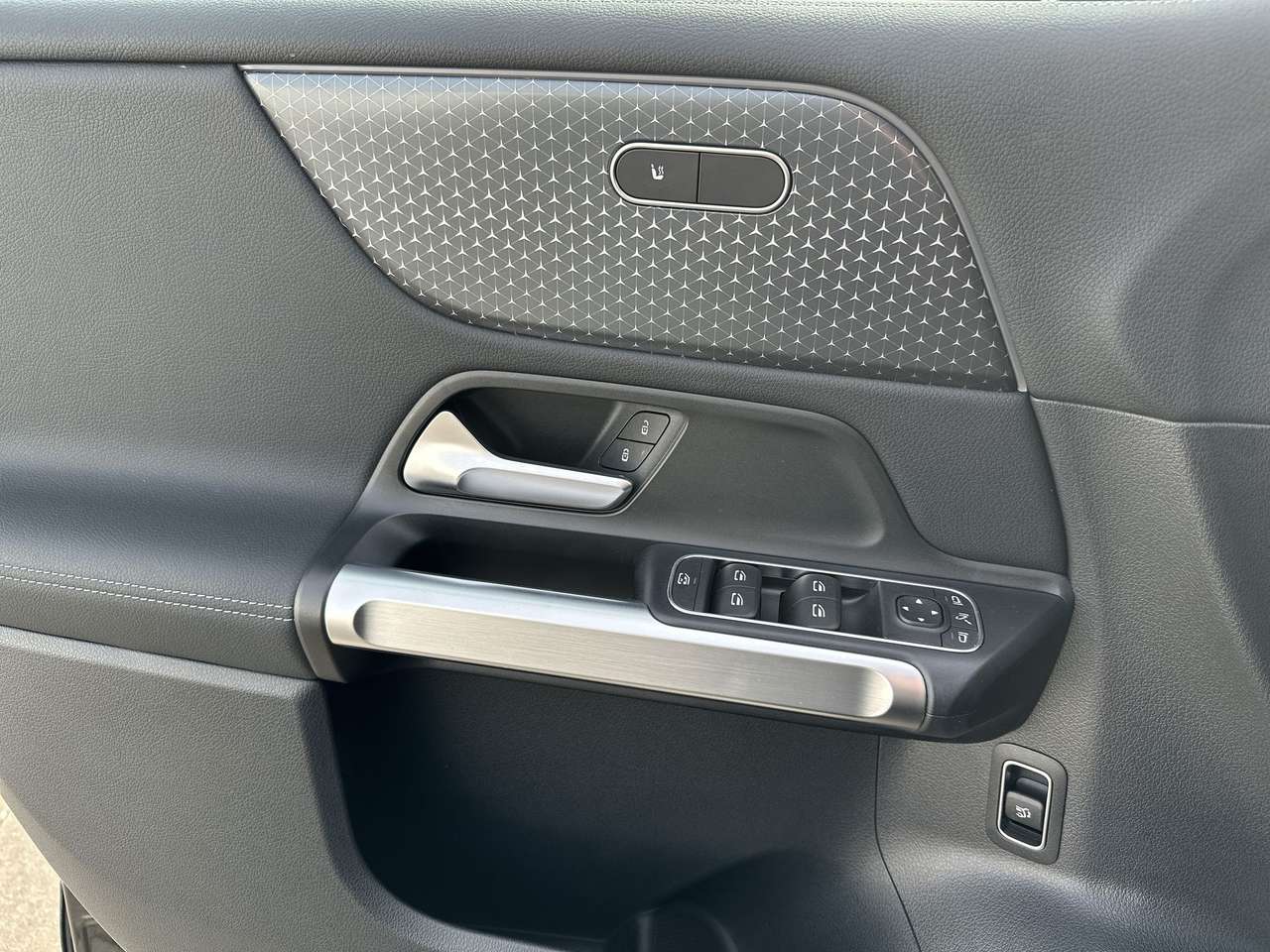 Mercedes-Benz EQB 300 4Matic 7 PLAATS Sfeer Progressive Camera Navigatie — foto 19 van 21