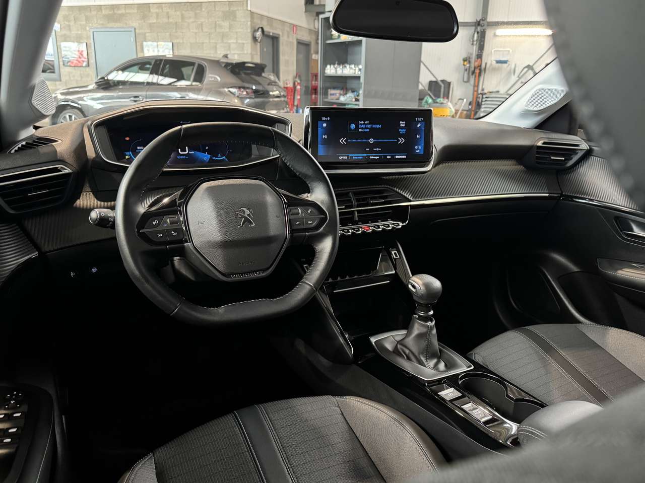 Peugeot 208 1.2i PureTech — foto 8 van 15