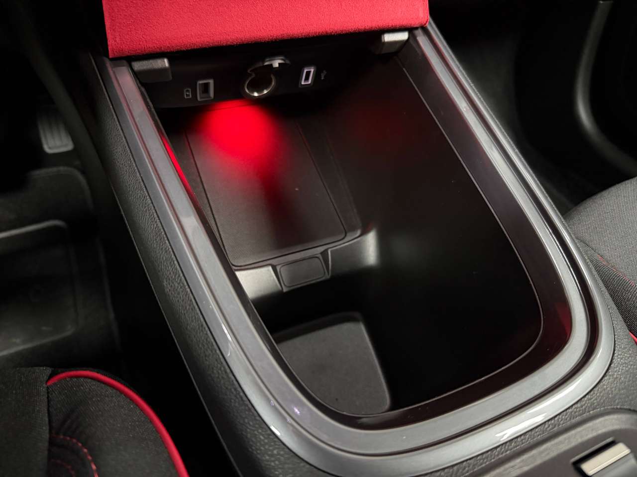 Fiat 600e e-600 54 kWh Red SOH 95% CARPLAY/ANDROID-AUTO*DAB*NAVI*CRUISE CONTROL*LANE ASSIST*PDC — foto 23 van 25