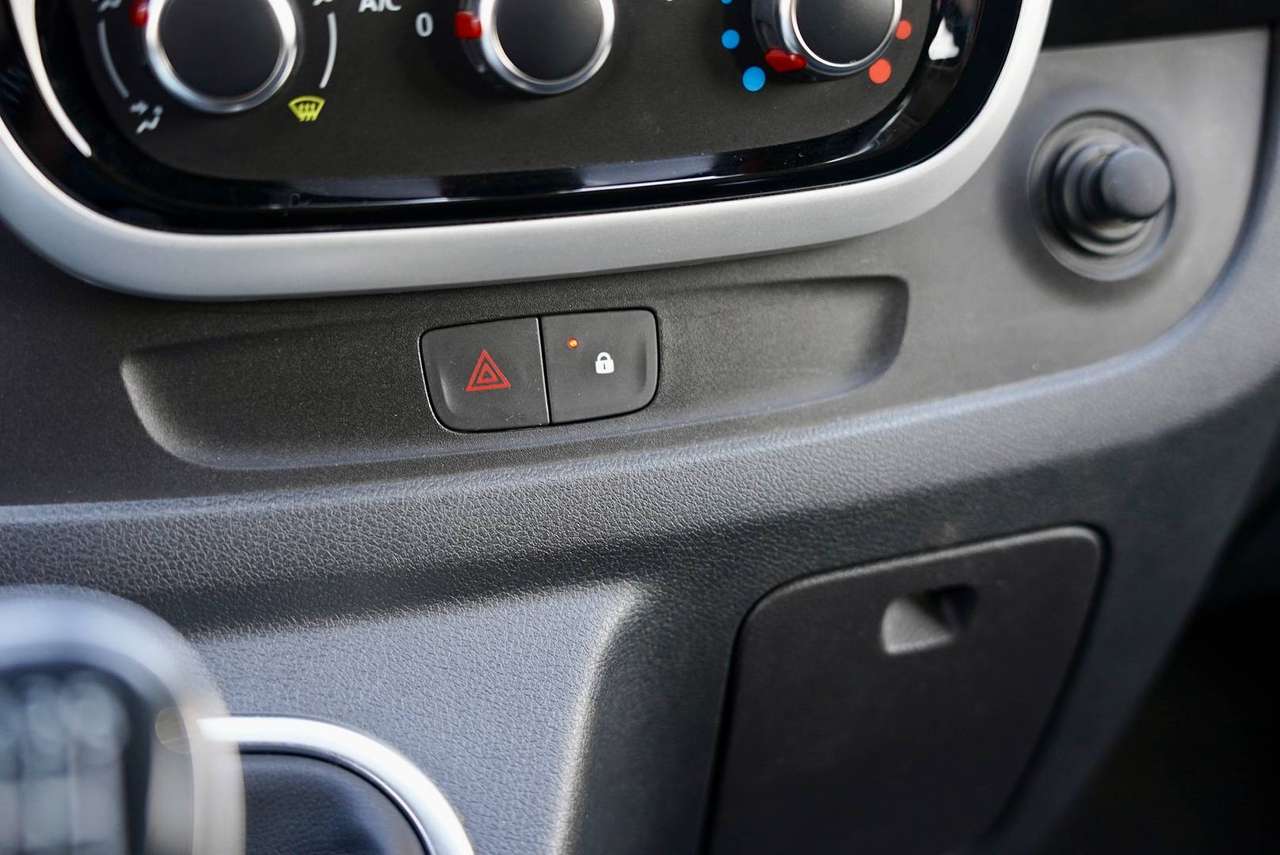 Renault Trafic 2.0 dCi 29 6 plaatsen lichte vracht — foto 25 van 25