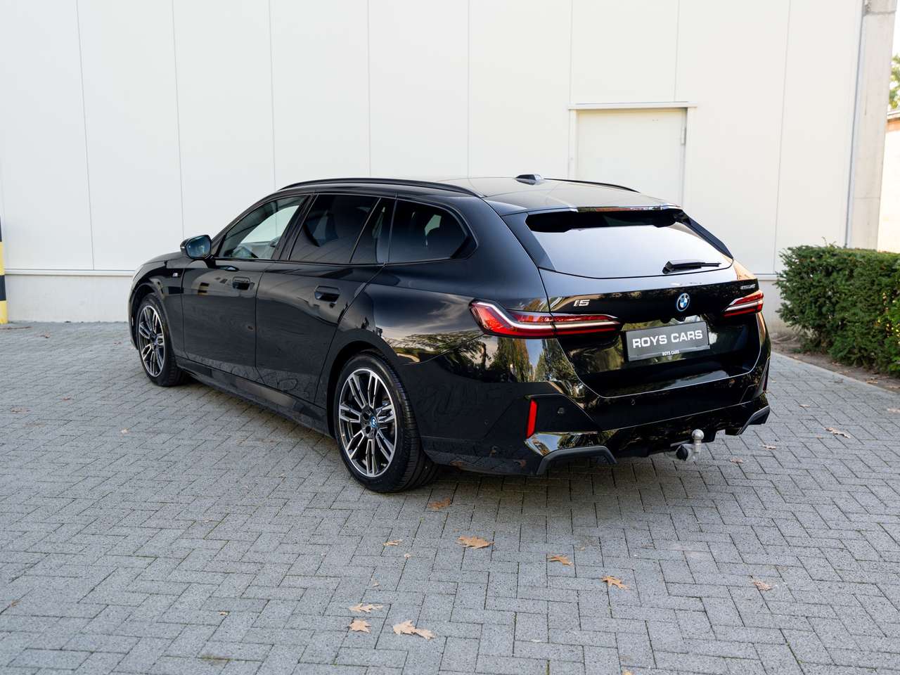 BMW i5 i5 Touring 83.9 kW eDrive40 - ACC/PANORAMA/TREKHAAK/HEAD-UP/KEYLESS/ZETELKOELING/360 CAMERA/HARMAN KARDON SOUND SYSTEM — foto 8 van 25