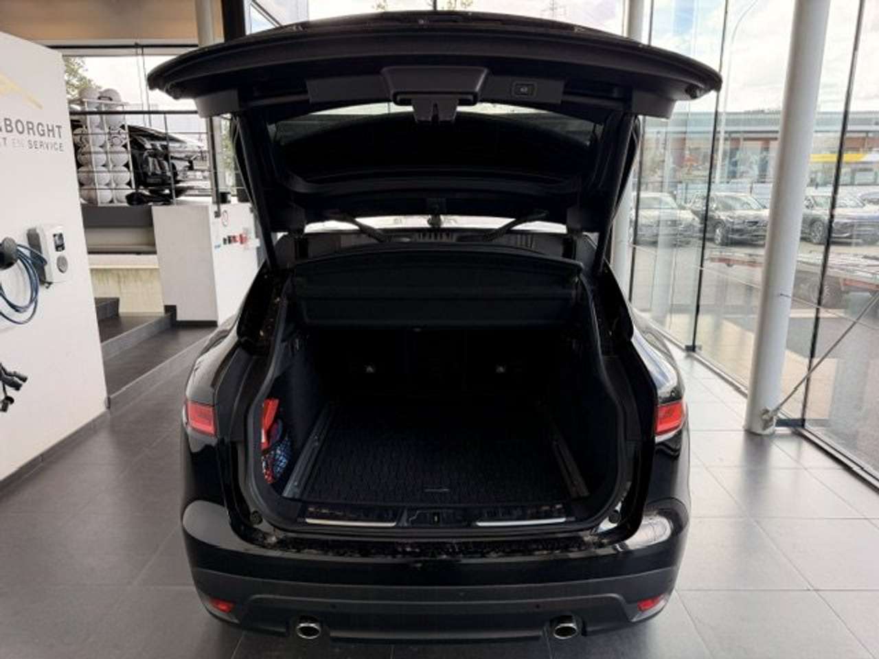 Jaguar F-Pace R-SPORT BENZINE AWD AUTOMAAT-OPEN DAK-SPORT SEATS — foto 7 van 23
