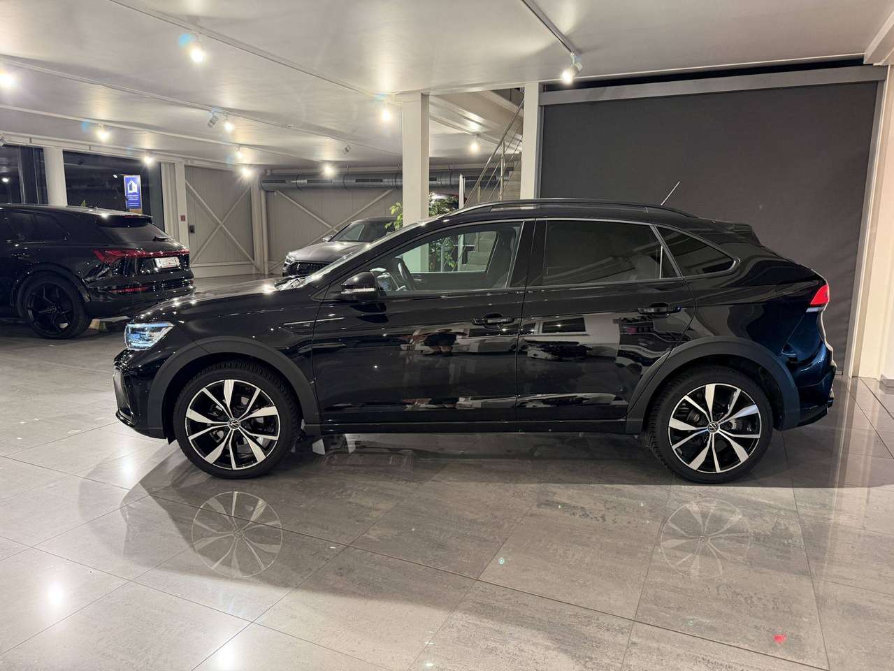 Volkswagen Taigo 3x R-LINE  * ALCANTARA * ZETEL VERWARMING * BLACK PACK * IQ LED * CAR PLAY * 18" ALU VELGEN * NAVI * CAMERA * — foto 13 van 17