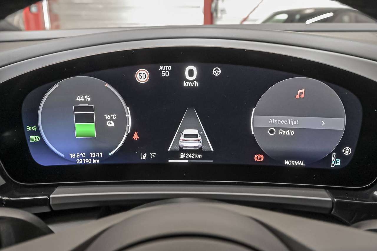 Porsche Macan Porsche Macan 4 – Performance Battery Plus – 22” Macan Sport – Luchtvering – Achterasbesturing – InnoDrive — foto 16 van 25