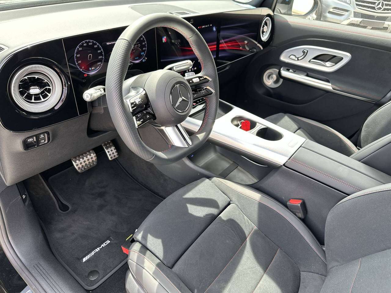 Mercedes-Benz GLB 250 + Electric  AMG Pano dak Burmester Multibeam Memory Distronic — foto 10 van 19