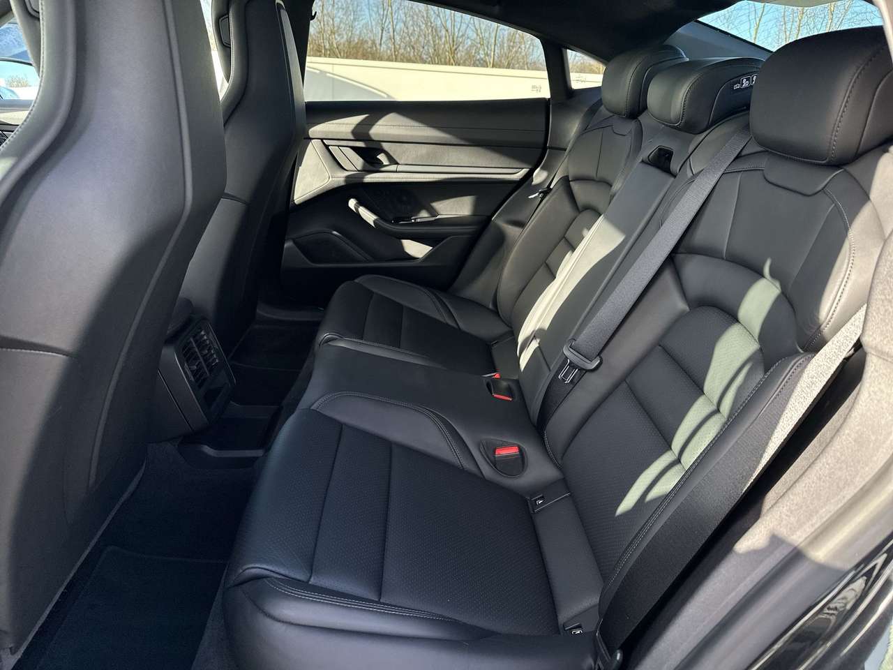 Porsche Taycan 4S Luchtvering Pan. Dak Pass. Display full option! — foto 9 van 19