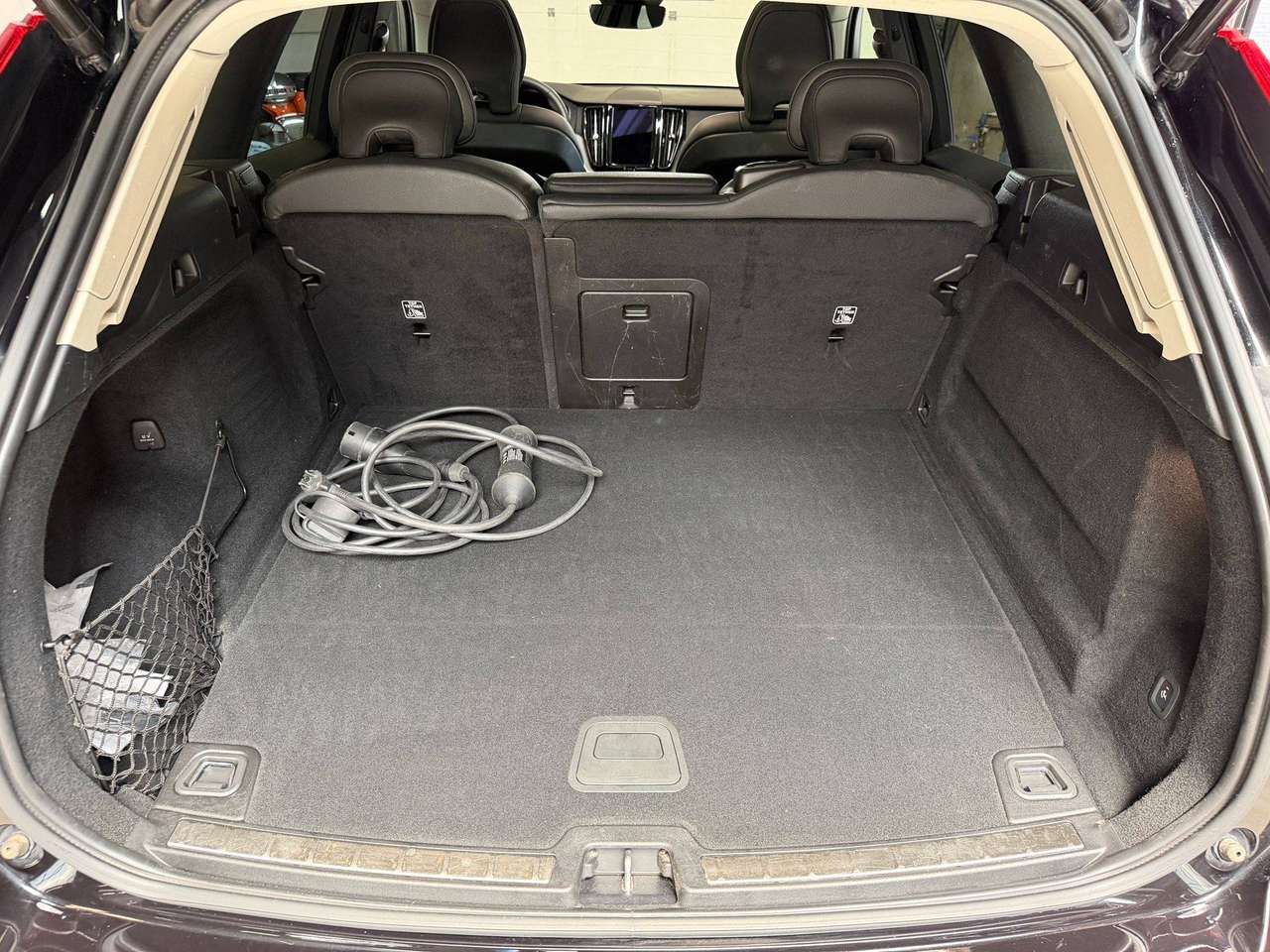 Volvo XC60 XC60 2.0 T8 PHEV AWD Plus Dark (335kW) — foto 12 van 15