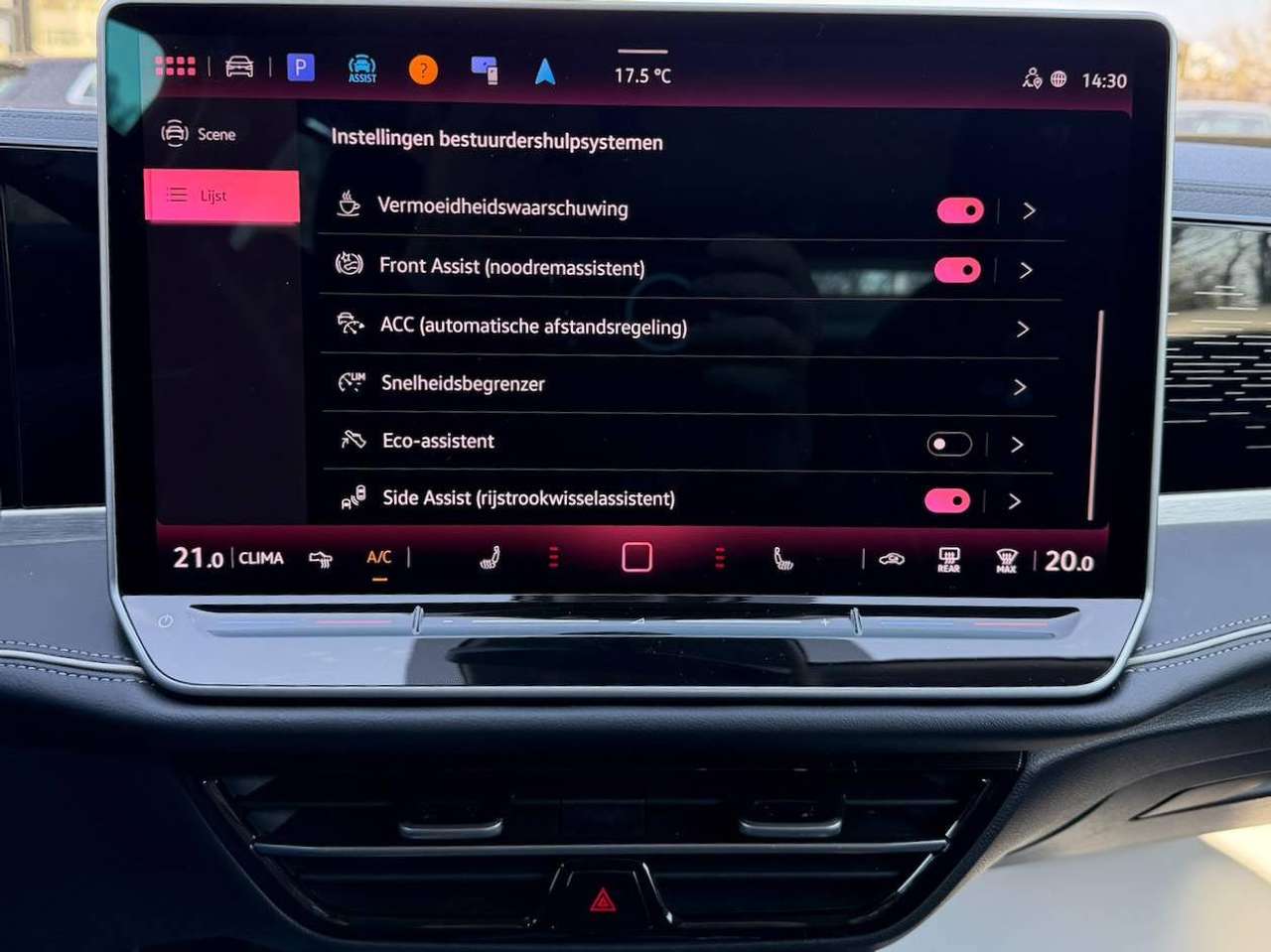 Volkswagen Passat Variant ELEGANCE MASSAGE BIG SCREEN CARPLAY ADAPTIVE CRUIS — foto 14 van 19