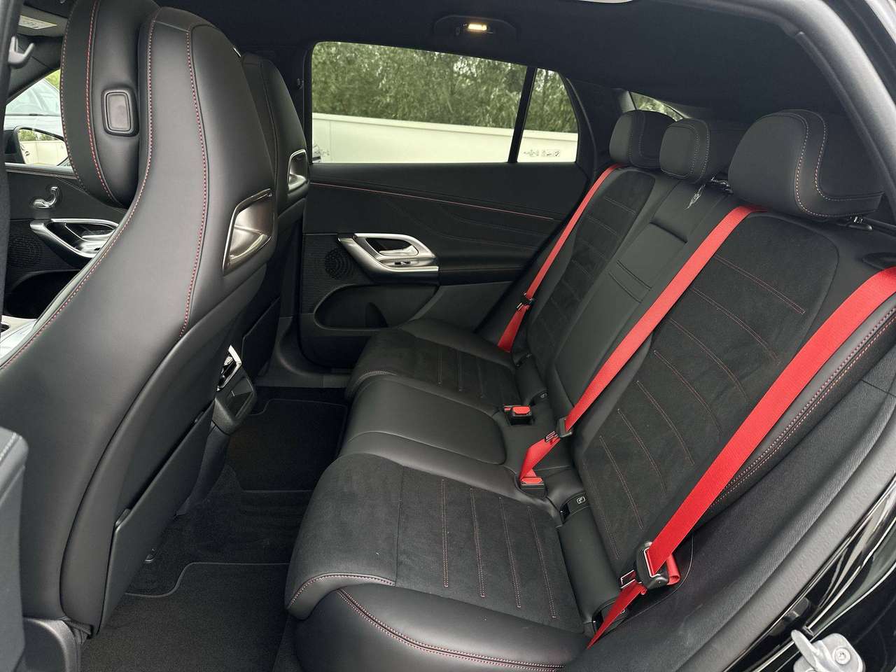 Mercedes-Benz GLC 400 4MATIC ELECTRIC AMG Line Distronic Trekhaak Nightpakket Pano Dak — foto 15 van 19