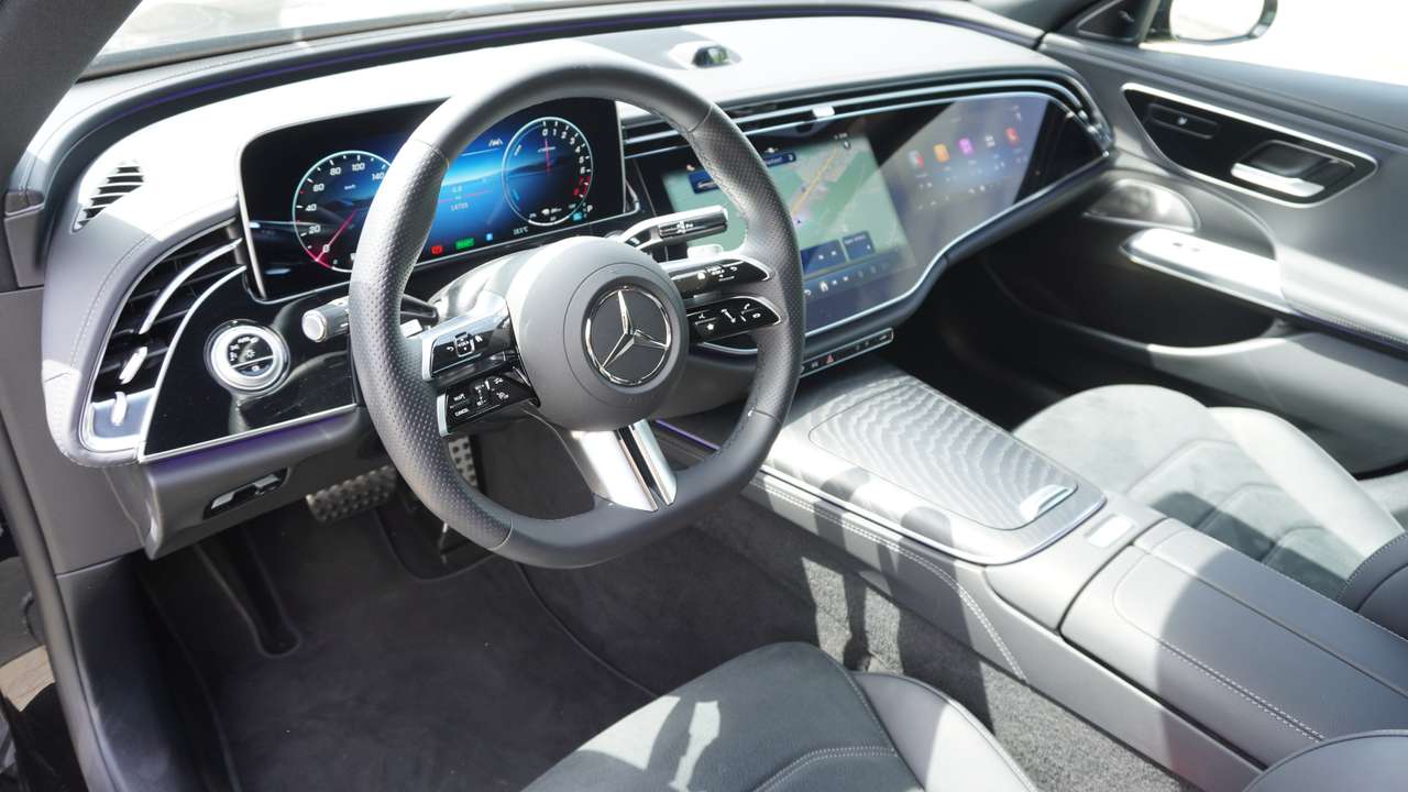 Mercedes-Benz E 300 e AMG/HYPERSCREEN/KEYLESS/20"/DRAADLOOS LADEN GSM — foto 15 van 18
