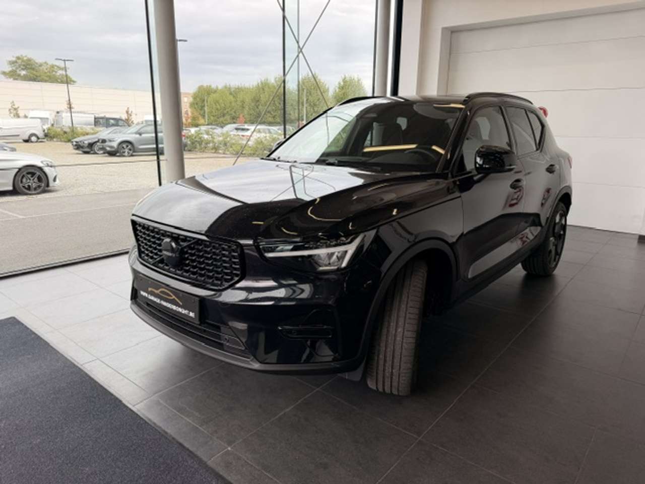 Volvo XC40 PLUS DARK BLACK EDITION  B3 HYBRIDE MHEV — foto 3 van 22